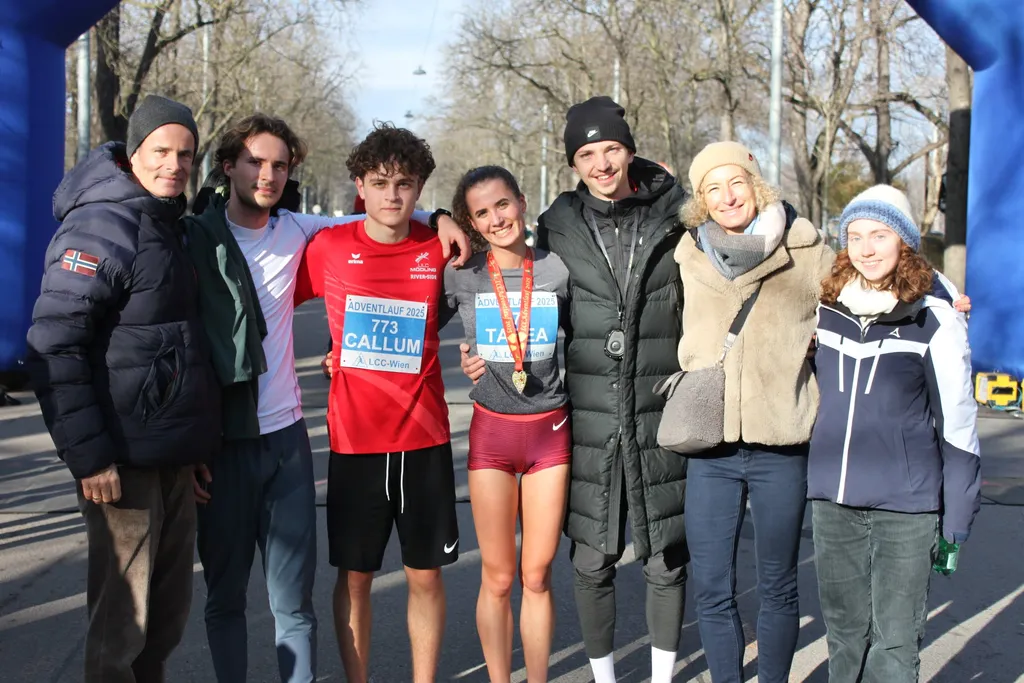 Tabea Schmid im Ziel nach U20-Rekord | © LCC Wien