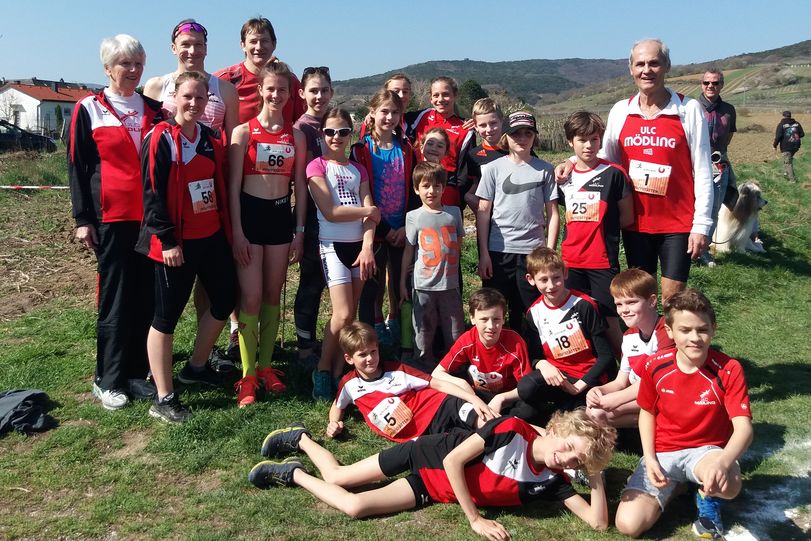 Gruppenfoto vom Pfaffstättner Weinberg-Crosslauf